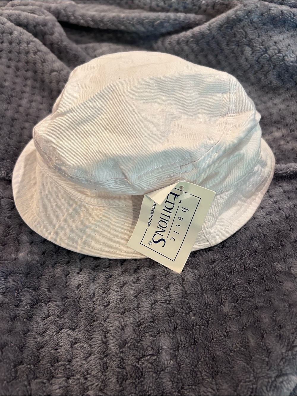 NWT Vintage Y2K White Women’s Bucket Hat